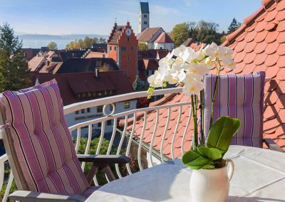 Auf dem Balkon der Wohnung im 2. Stock - Blick über Meersburg und den Bodensee